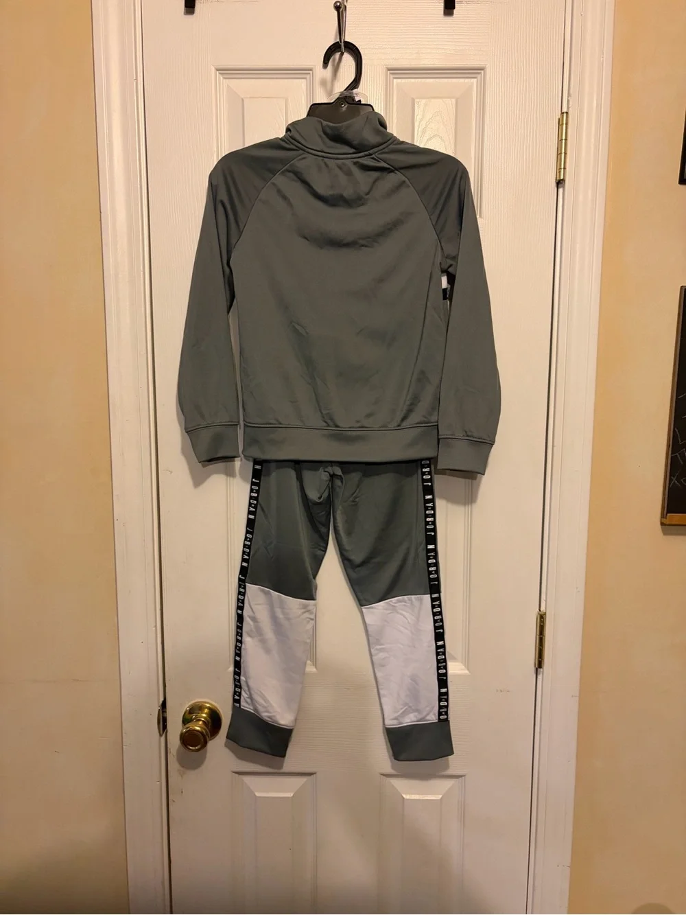 Air Jordan⛹🏾‍♂️Kids👦🏻2 Pc Set Tracksuit Full Zip Jacket Gray White Jumpman Sz 6